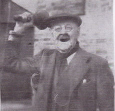 Peter Harrison town crier